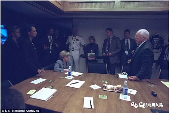 特朗普曾在抗議者包圍白宮期間躲進(jìn)地堡，如何應(yīng)急？(圖9)
