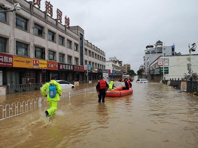 警惕！中國氣象局連發三個預警，多地有大暴雨(圖1)