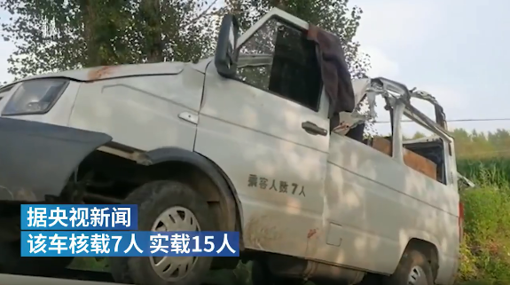 黑龍江五常一小客車發生事故致9死6傷，網友熱議：操作不當是主因，不超載也會造成悲劇 (圖2)