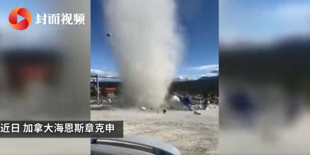 加拿大龍卷風精準襲擊水果攤，卷走水果和現金后消散，攤主很無奈